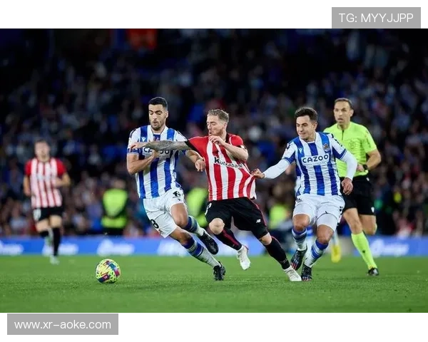 RMC：巴黎大巴在毕尔巴鄂被扔石头，球员安全离场